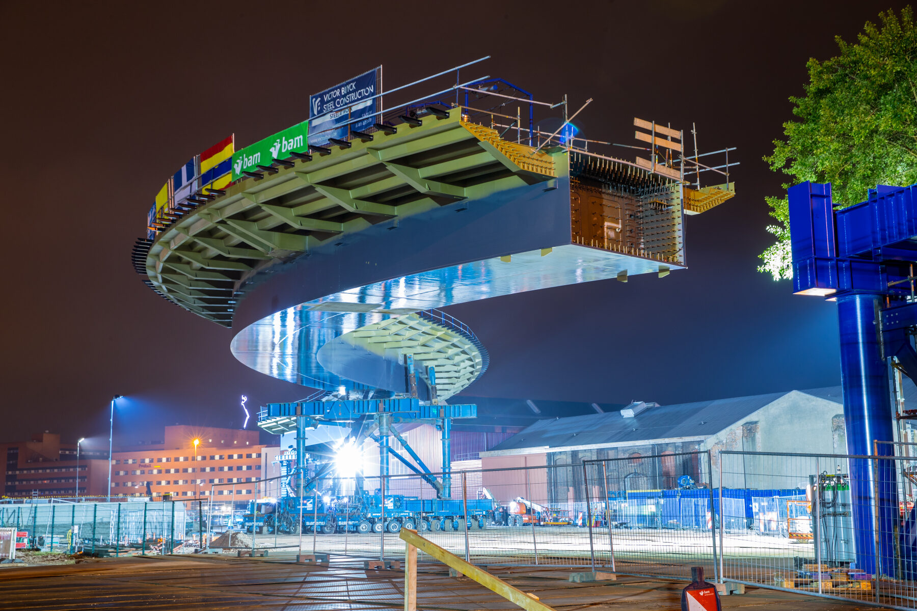 De bouw van de busbrug bij station Zwolle